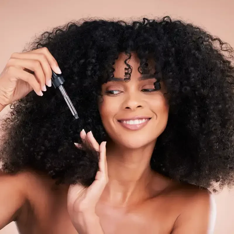 Domine penteados elegantes e versáteis para transformar qualquer visual! image